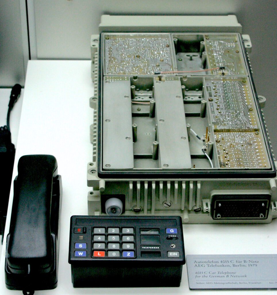 DM_Early_German_Car_Phone - JC Whitney