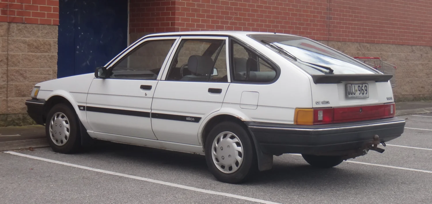 1986-1989_Toyota_Corolla_AE82_CS_Seca_liftback_14521732321 - JC Whitney