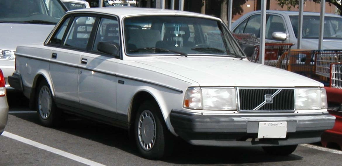 Volvo-240-sedan - JC Whitney