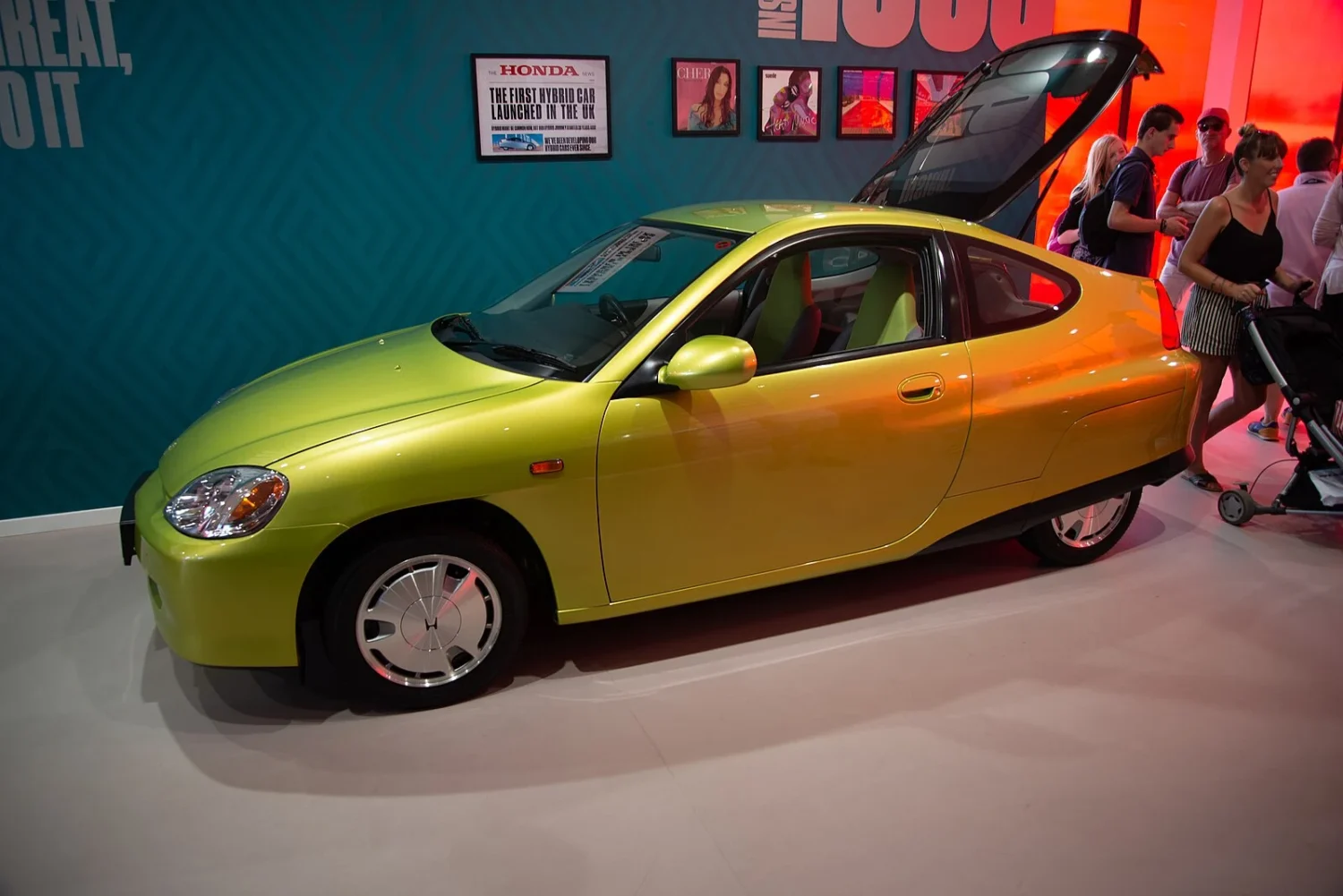 1999_Honda_Insight_is_the_first_hybrid_car_launched_in_the_UK - JC Whitney