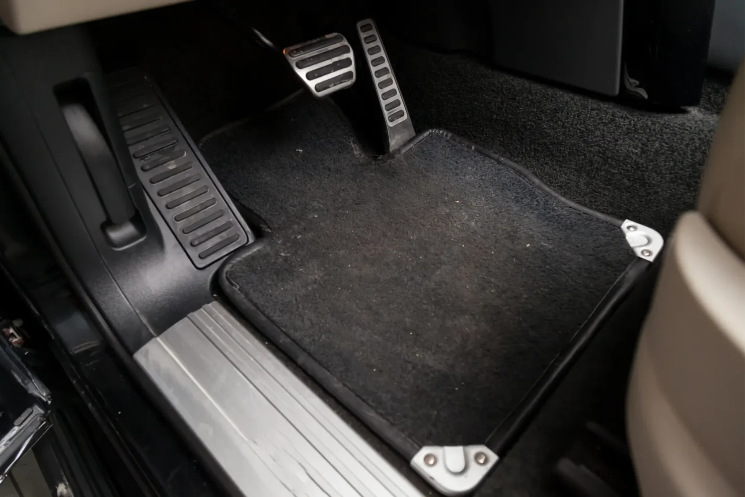 Comparing Materials Rubber Carpet and More for Car Floor Mats 1 - JC Whitney car floor mats online