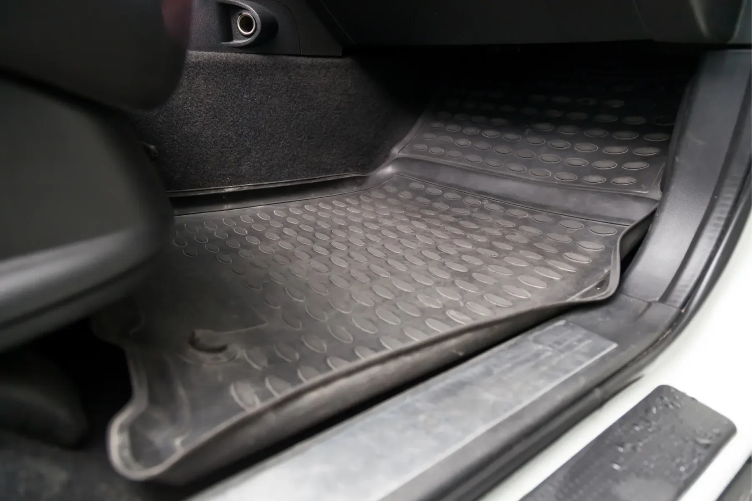 Comparing Materials Rubber Carpet and More for Car Floor Mats 2 - JC Whitney buy car floor mats